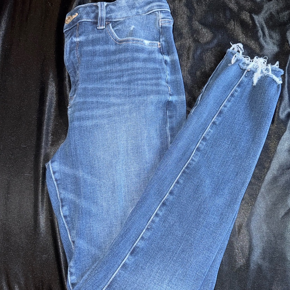 American Eagle Outfitters Medium Blue High-Rise Skinny Jeans with Frayed Hem